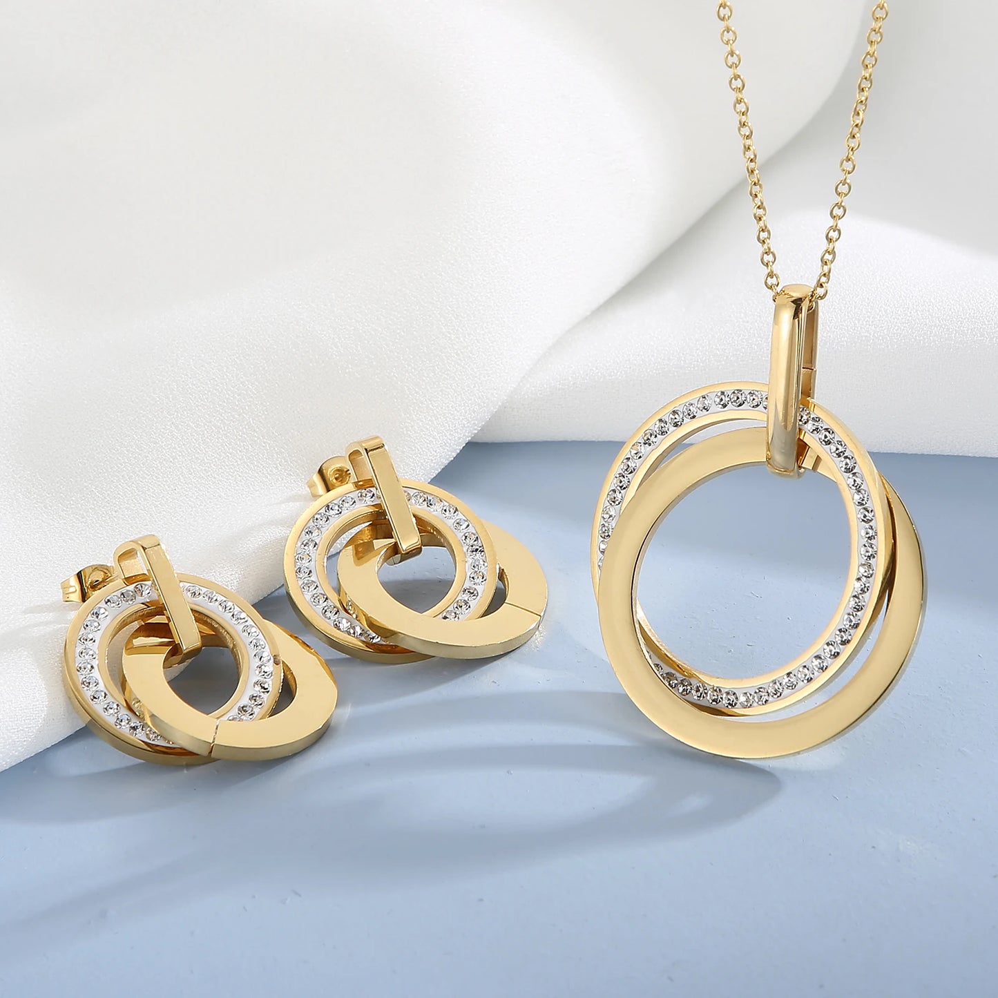 Three Rounds Pendant Necklace Earrings Set