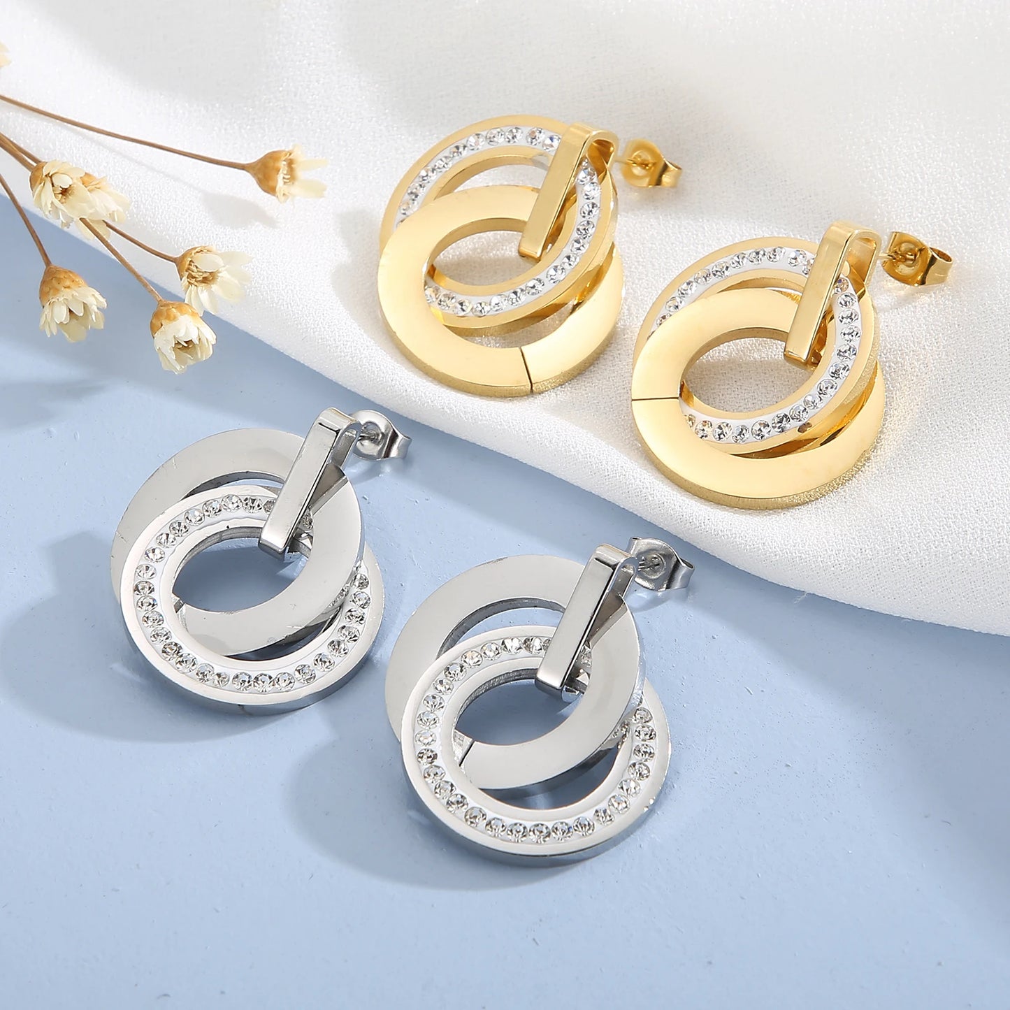 Three Rounds Pendant Necklace Earrings Set