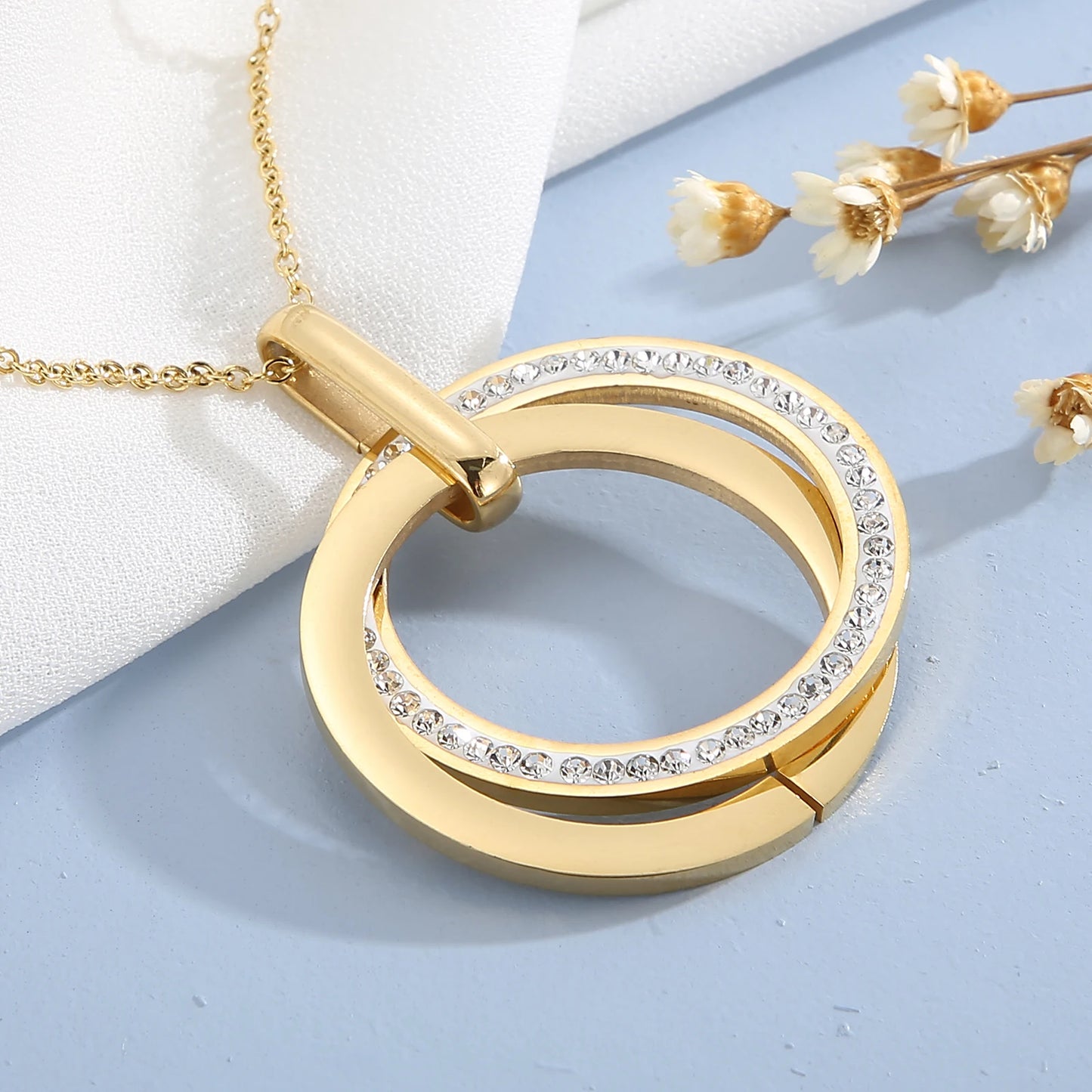 Three Rounds Pendant Necklace Earrings Set