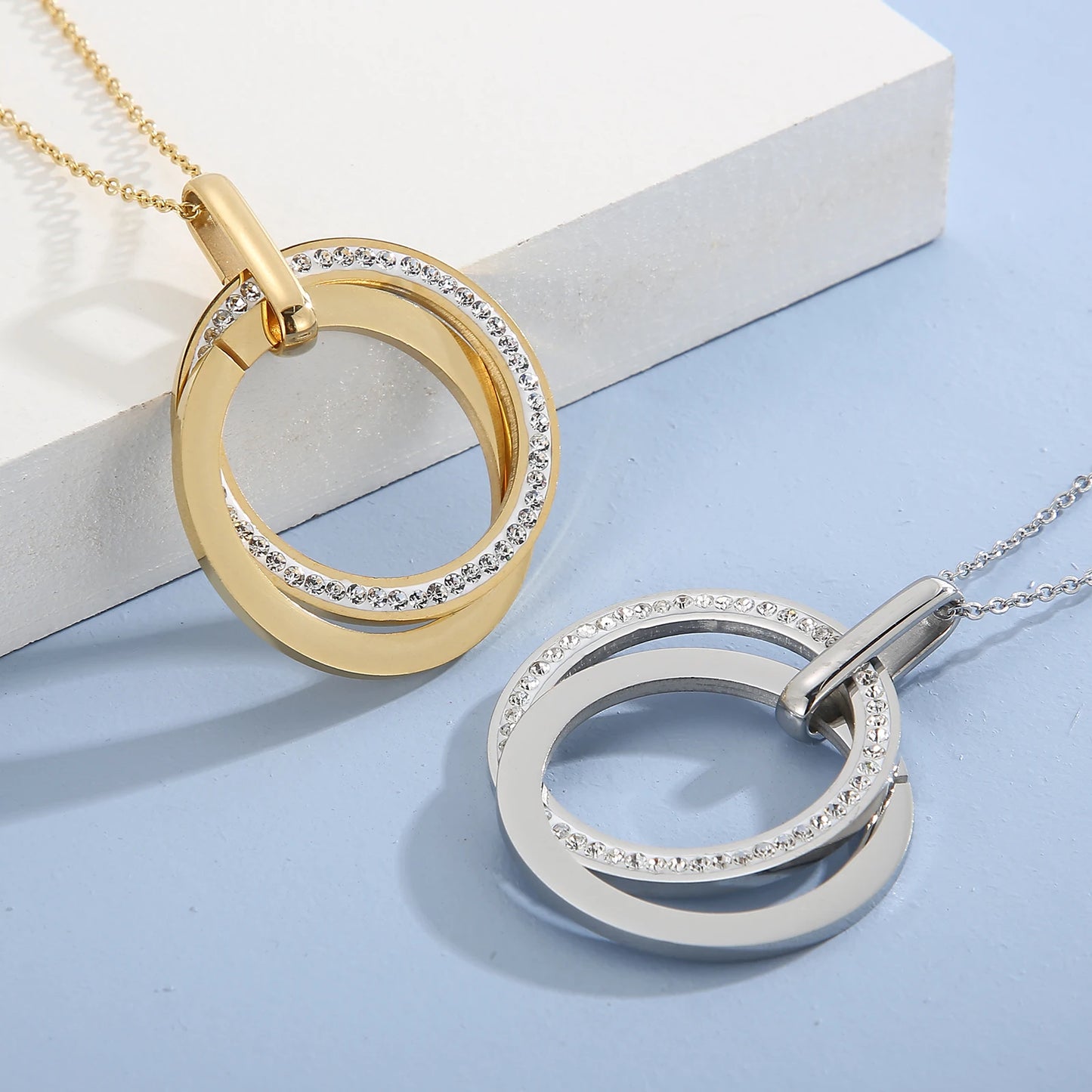 Three Rounds Pendant Necklace Earrings Set